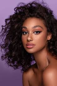 Sasha Lee's Instagram, Twitter & Facebook