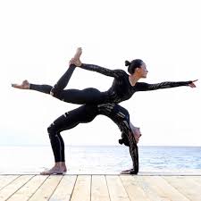 Don T Let The Fear Of Falling Keep You From Flying The Chintwins Are Flying In Our Ripped Warriors Wanderer Couples Yoga Partner Yoga Partner Yoga Poses