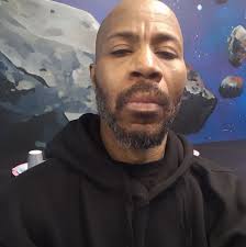 🦇 Rumors are swirling that The Batman Part II could lose its visionary  director. According to Hollywood insider Jeff Sneider, Matt Reeves may walk  away from the sequel if production doesn't kick