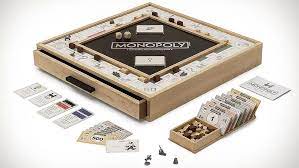 Disfruta del juego un juego de monopoly, es gratis, es uno de nuestros juegos. Monopoly El Mitico Juego En Edicion Lujo Moda Y Caprichos