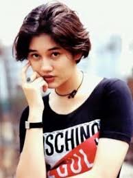 Semua artikel lirik dan chord di blog belajarguitarzone di buat dengan tata letak chord dan akurasi yang diusahakan tepat dengan lagu aslinya, sehingga mempermudah anda belajar gitar. Download Lirik Lagu Nike Ardila Panggung Sandiwara