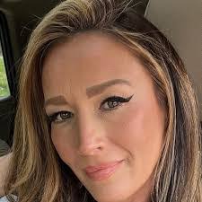 Heather Eads's Instagram, Twitter & Facebook