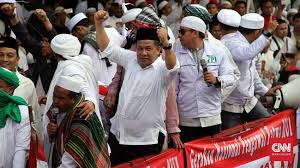 Gak liat apa pak jokowi digigit dinosaurus? salfok, scene ngakak acara tv yang mendatangkan keluarga presiden. Fahri Hamzah Klaim Pasang Badan Bela Jokowi Soal Aksi Makar