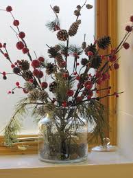 Fensterbank Deko Herbst Strauss Beeren Zapfen Tannengruen Winter Herbst Dekoration Fensterbank Deko Fensterbank Dekorieren