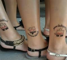 Here is a beautiful and tiny tattoo of family inked on finger. Puzzling Matching Family Tattoos Matching Family Tattoos Family Tattoos Momcanvas