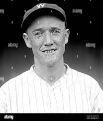 Eddie Dent's Instagram, Twitter & Facebook