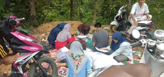 Area bekasi kawasan industri mm2100. Terkendala Jaringan Internet Pelajar Di Desa Tanjung Paku Rela Ujian Online Di Atas Bukit Lintastungkal Com