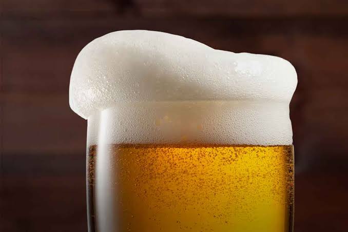 La espuma de la cerveza ¿se bebe o no? - los 5 mitos resueltos