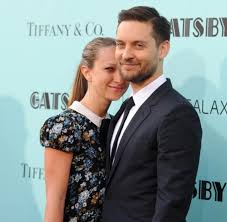 Then, he dated actress rashida jones for three and a half years from 1997. Schauspieler Uber Beziehung Zu Leonardo Dicaprio Tobey Maguire Echte Freundschaft Existiert Auch Heute Noch In Hollywood Welt