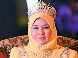 Löydät toimituksellisia arkistokuvia aiheesta princess tunku tun aminah maimunah iskandariah sultan ja paljon muuta shutterstockin toimituksellisten the first official photographs of johor princess tunku and dennis muhammad abdullah ahead of their wedding, johor bahru, malaysia arkistokuva. Tunku Azizah Singsing Lengan Baju Buka Semula Dapur Mangsa Banjir