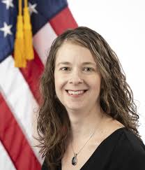 Amanda Benton's Instagram, Twitter & Facebook