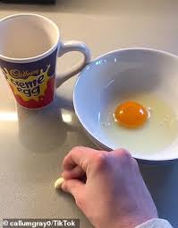 See full list on wikihow.com Mum Shares Her Simple Hack For Separating Egg Yolks And Whites Daily Mail Online
