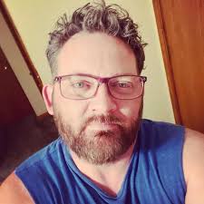 Olhem todos para este cão vermelho chinês.🖤