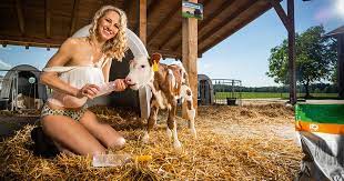 Neuer Jungbauernkalender 2020 ist da: So heiß zeigen sich die Girls aus  Bayern | ANTENNE BAYERN