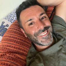 Ieri sera a Padria voce. Stamani afonia. Lo sforzo vocale ha sortito questo  risultato. Quindi mi rifermo, con rammarico, e mi fermerò per molti giorni,  finché anche l'ombra dell'infiammazione alle alte vie