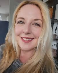 Rose Platt's Instagram, Twitter & Facebook