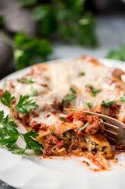 In a large bowl, combine ricotta, spinach, onion and egg. Easy Beef Spinach And Cheese Manicotti Garnish Glaze