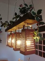 Ini adalah proyek diy yang sangat bagus yang tampaknya menggunakan beberapa kristal yang indah untuk lampu gantung yang murah dan kecil. 12 Cara Kreatif Membuat Lampu Gantung Dari Barang Sekitarmu Sultrakini Com