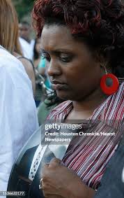 Toni Wiggins holds a photograph of her son, Herman Mitchell who was... News  Photo