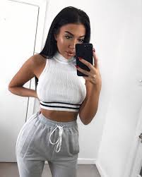 4 098 Me Gusta 68 Comentarios S E L L I S Sellisx En Instagram Tuesday Chills Wearing Mistressrocks How To Wear Comfortable Outfits Lounge Wear