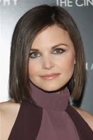 Simple Lines With As Little Volume At The Sides As Possible Like This Simple Mid Length Bob Are The Best Choice For Round Faces G Hair And Beauty Frisu