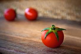Dengan meminum jus setiap hari, khususnya jus tomat dan jus jambu akan membuat kulit anda terlihat lebih muda dan lebih segar, jika anda terlihat lebih sekian dulu dari pembahasan mengenai manfaat minum jus setiap hari kali ini, semoga artikel ini dapat bermanfaat bagi anda, terimakasih. Ini Manfaat Konsumsi Jus Tomat Secara Rutin Republika Online