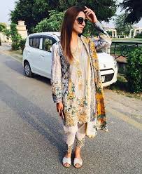 Samia khalid #mostfashionable#trendlinelahore#mostadorable#fashionistas#stylicons#trendy#classy#trendchangers#sundaytimes#voguepakistan#pakstreetstyle#doctorbloger#modernpakistanielites