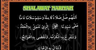 Shalawat ini diciptakan oleh syaikh nariyah, tokoh muslim besar yang hidup pada zamn rasul. Bacaan Sholawat Nariyah Dan Khasiatnya Lengkap Arab Latin Dan Artinya Fiqihmuslim Com