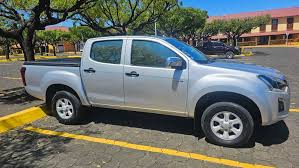 Se encuentra a la venta hermosa Camioneta Izuzu año 2018. La camioneta  cuenta con las siguientes características: ▪︎ Alarma K9 ▪︎ Radio con Apple  CarPlay ▪︎ Camara de retroceso ▪︎ Lona ▪︎