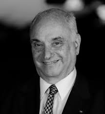 OLHANDO PARA O FUTURO