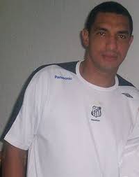 Tantos atritos e polêmicas seriam suficientes para acabar com a carreira de qualquer goleiro num clube como o santos. Fabio Costa Wikipedia A Enciclopedia Livre