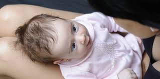 Bonjour, je suis la man d'un petit bout de 5 mois et demi (il est né le 12 avril). Bebe Ne Me Suit Pas Du Regard La Boite Rose