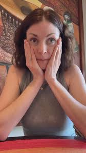 A video in which a girl talks with her hands #writingupdate #amwriting  #amediting #writer #writersofinstagram #authorsofinstagram #writerlife  #authorlife #writingprocess #thriller #thrillerwriter