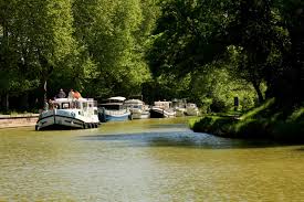 Une location de bateau sur le canal du midi est le meilleur moyen de découvrir les villages occitans et l'occasion de vivre un. Le Canal Du Midi Aude Pays Cathare