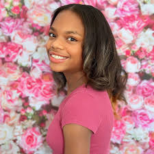 Mariana Donnelly's Instagram, Twitter & Facebook