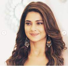 Jennifer Winget Follow Me For More Navshin Shaikh Jennifer Winget Jennifer Winget Beyhadh Jenifer Winget