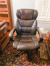 The broyhill bonded leather manager chair has supple, bonded leather on all seating surfaces for a classic appearance and the comfortable seating you need. Mclemore Auction Company Auction High End Furniture Art Tools Collectibles And More From A Mt Juliet Home Item Executive Leather Desk Chair By Broyhill