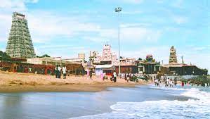 திடீரென உள்வாங்கிய திருச்செந்தூர் கடல்.. பதறிப்போன பக்தர்கள்.! - Tamil Spark