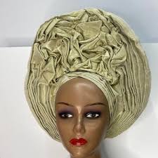 Serre-tête autogel fabriqué à la main pour les mariages et les événements  spéciaux. couleur or