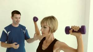 Sie haben zahlreiche trainingsmöglichkeiten, um ihre pecs zu trainieren. Anleitung Brustmuskeltraining Fur Zu Hause 4 Moglichkeiten Die Brustmuskeln Effektiv Zu Trainieren Tippsundtricks24 De