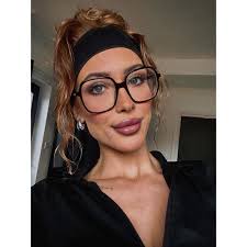 Hi good people of Lowestoft, my wife will be starting Chemotherapy for  Breast Cancer shortly and she asked if anyone locally does Microblading or  tinting for eyebrows as she will most likely