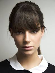 Une frange sur une coupe longueur épaules. Cheveux 16 Idees De Frange En Images Taaora Blog Mode Tendances Looks