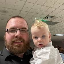 How many pounds of pork shoulder to smoke for 30 people and how to reheat  it?