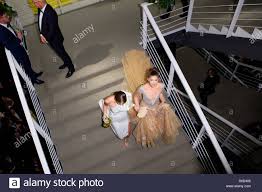 Gallery for victoria swarovski hochzeit brautkleid read also. Berlin Deutschland 03 Nov 2018 Paulina Swarovski Mitte L R Modell Und Ihre Schwester Victoria Swarovski Moderator