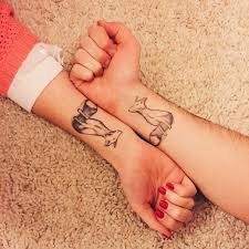 The couples' tattoos, which are quite common among couples, do not seem to leave popularity this year. 87 Matching Couple Tattoos For Lovers That Will Grow Old Together Bored Panda