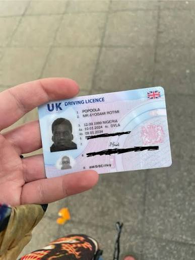 UK driving licence replacement guide with car keys on a desk Lost drivers license