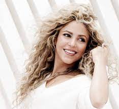 Shakira Closeup Jpg Shakira Hair Curly Hair Styles Hair Styles