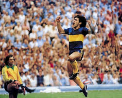 Muchos lo consideran como el mejor jugador de la historia. Diego Maradona Celebrating A Goal For Boca Juniors In 1981 Follow Antiquefootball Diego Maradona Football Images Football
