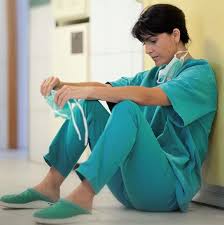 Resultado de imagem para Foto: médicos e enfermeiros cansados
