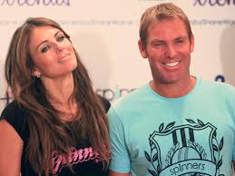 Elizabeth hurley hat einen gemeinsamen sohn mit dem milliardär steve bing. Maiden Over For Liz Hurley And Shane Warne Entertainment Gulf News